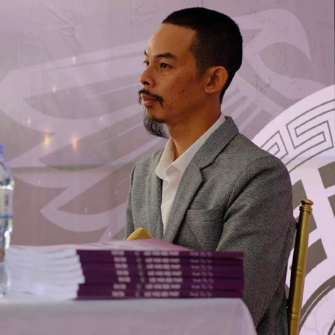 Dịch Sư Thuý Ngô